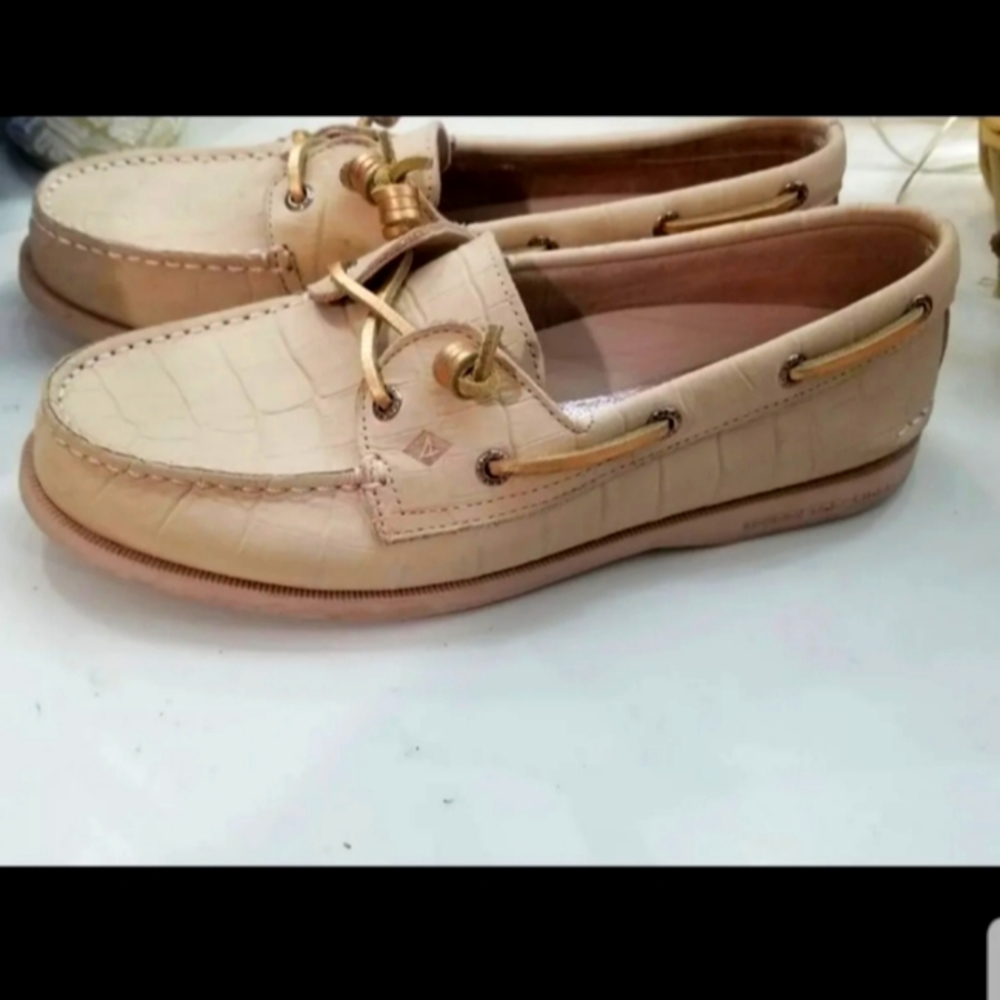 Sperry pink top sider shows size 7 Woman